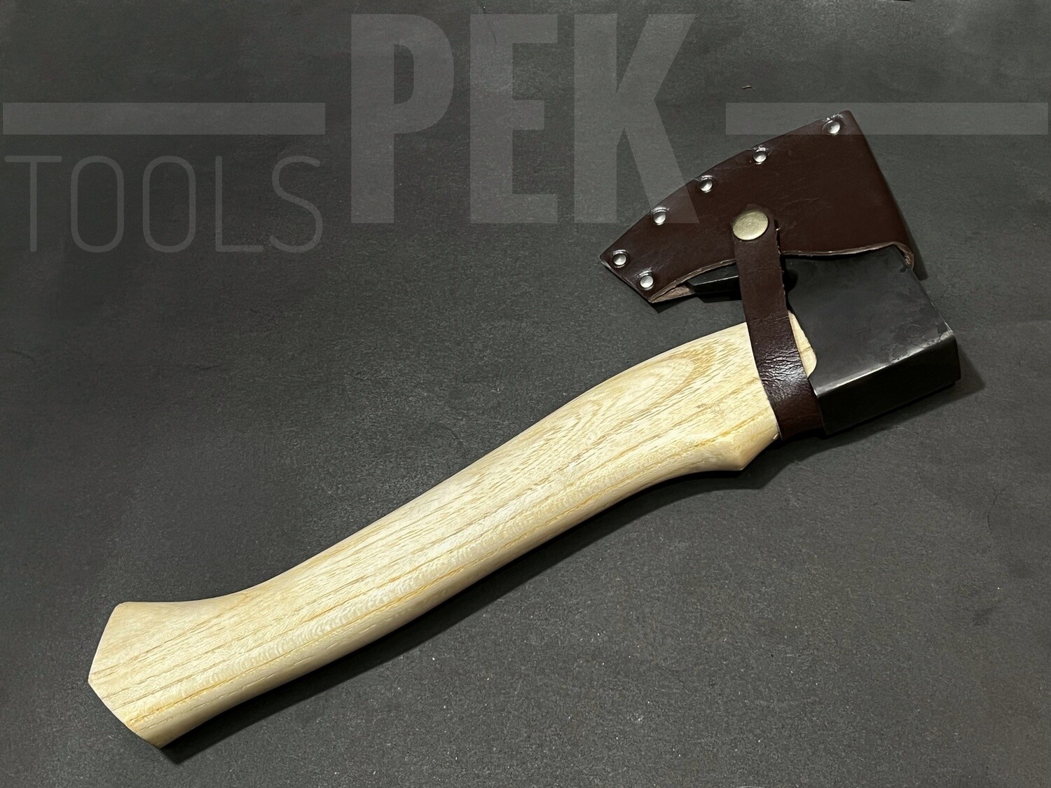 PEK SPLENDED CARVING AXE.