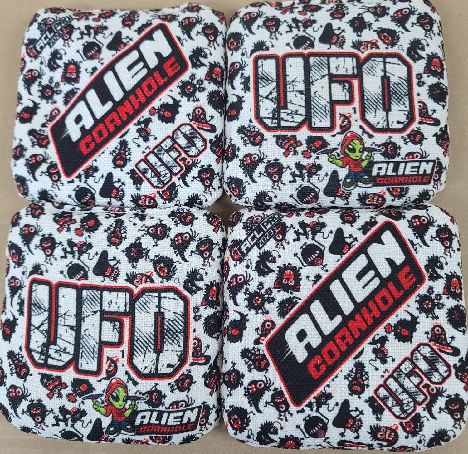 UFO TINY ALIENS RED/WH/BLK