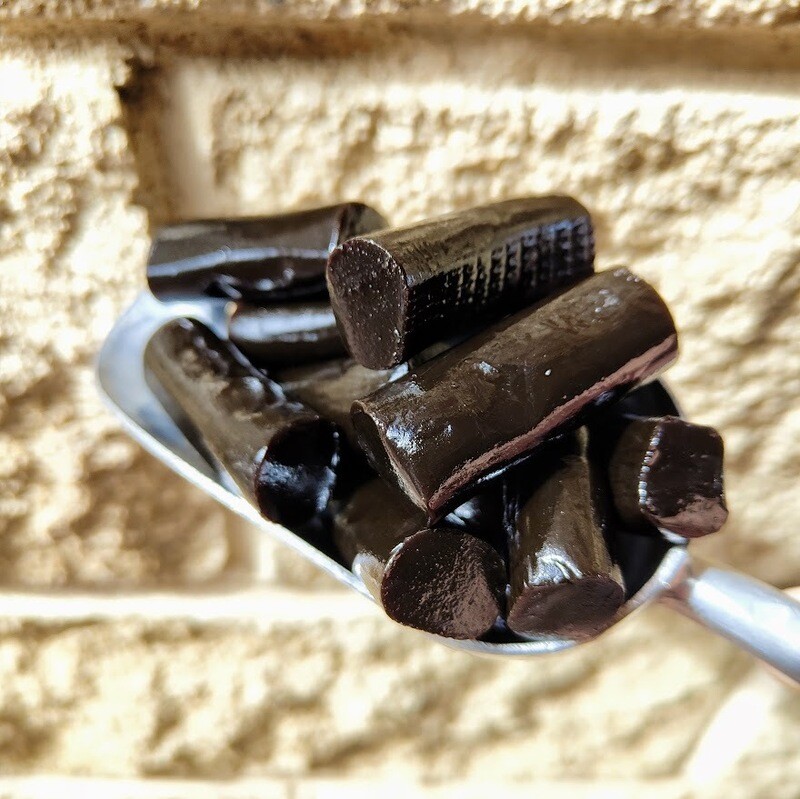 LICORICE PIECES