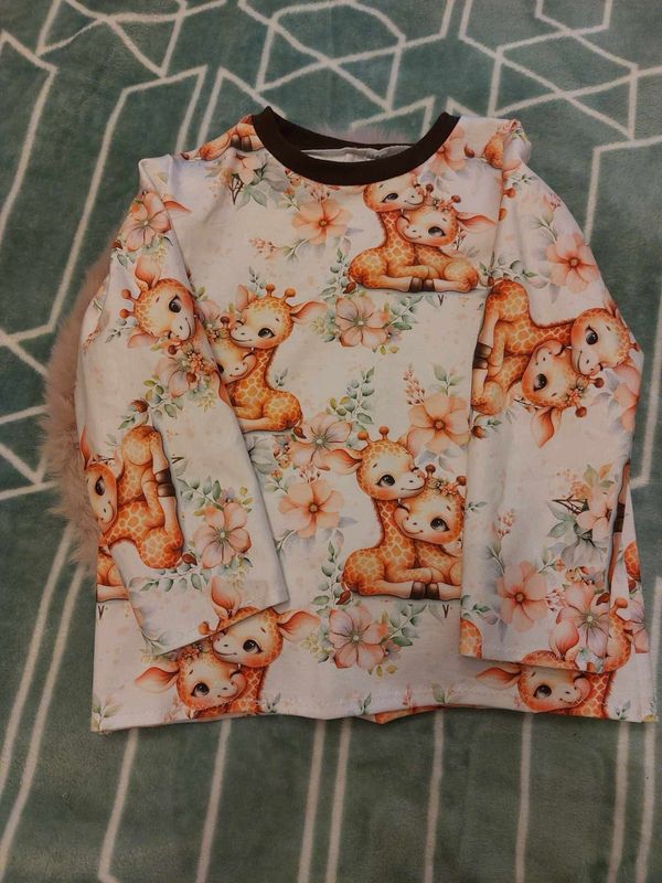 T - Shirt Motiv Giraffen mit Baumwollbündchen