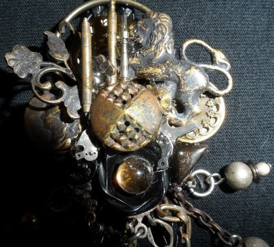 Carlson&#39;s Lion Pin/Bolo