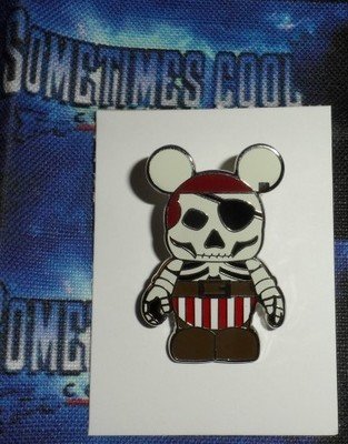 Vinylmation Park Series #5 Pin : Skeleton Helmsman