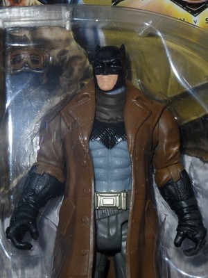Batman V Superman : Blast Attack Batman Action Figure