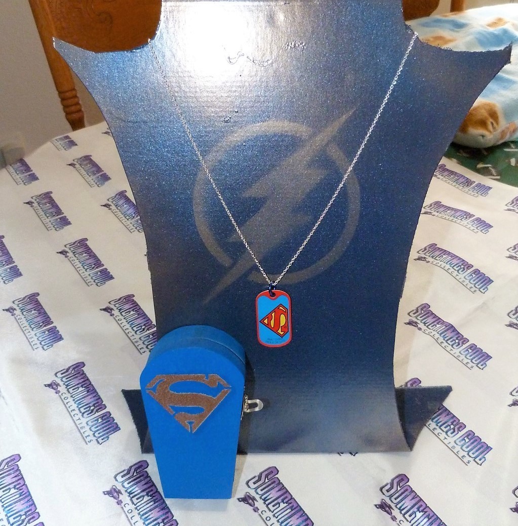 Superman Coffin w/Necklace