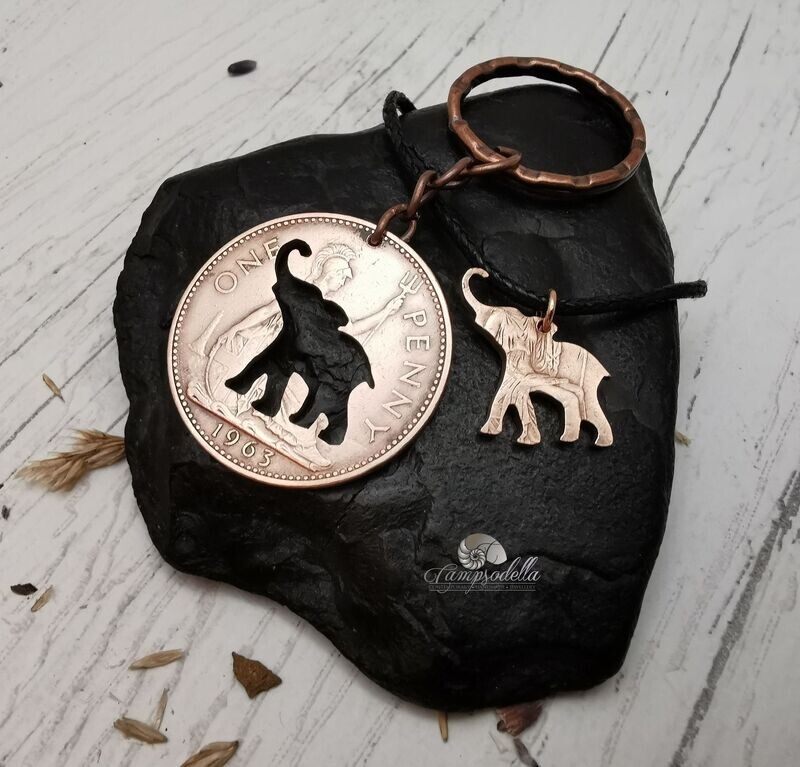 Elephant Keyring set in bronze