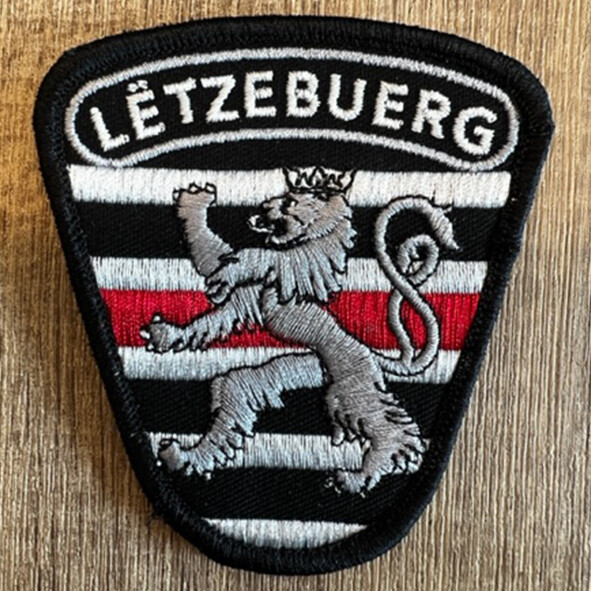Badge Roude Leiw Red thin Line