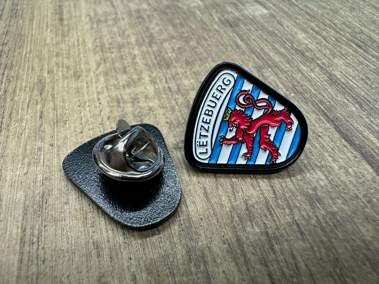Pins Roude leiw