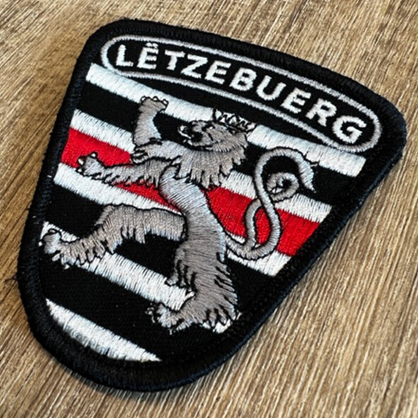Badge Roude Leiw Red thin Line