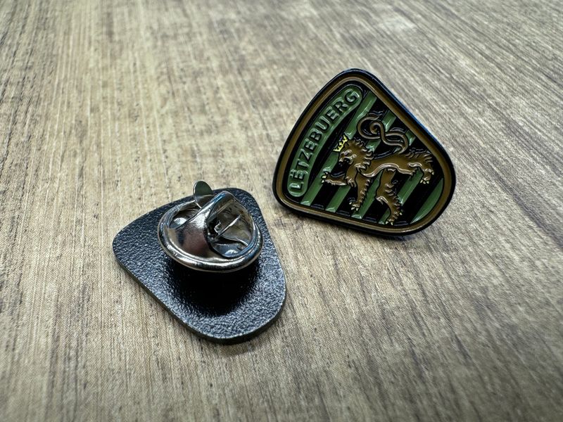 Pins Roude leiw Maron foncé