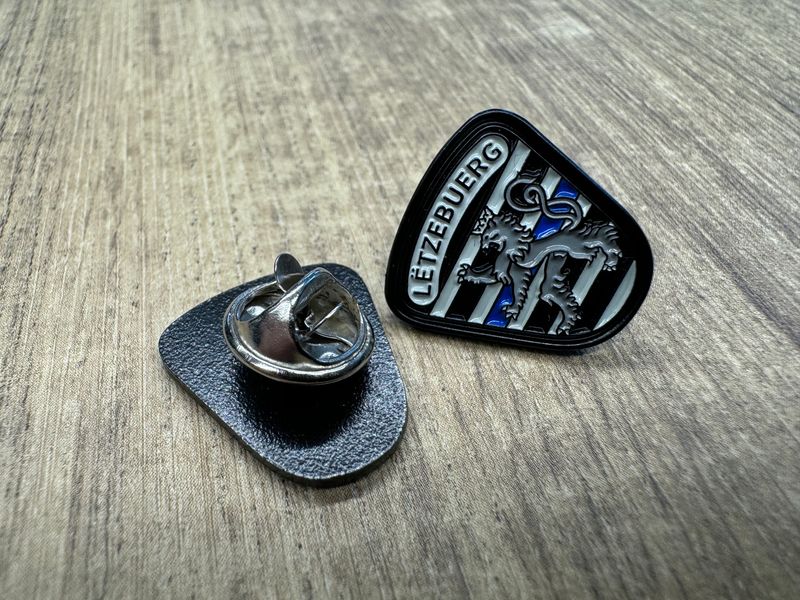 Pins Roude leiw Blue thin Line