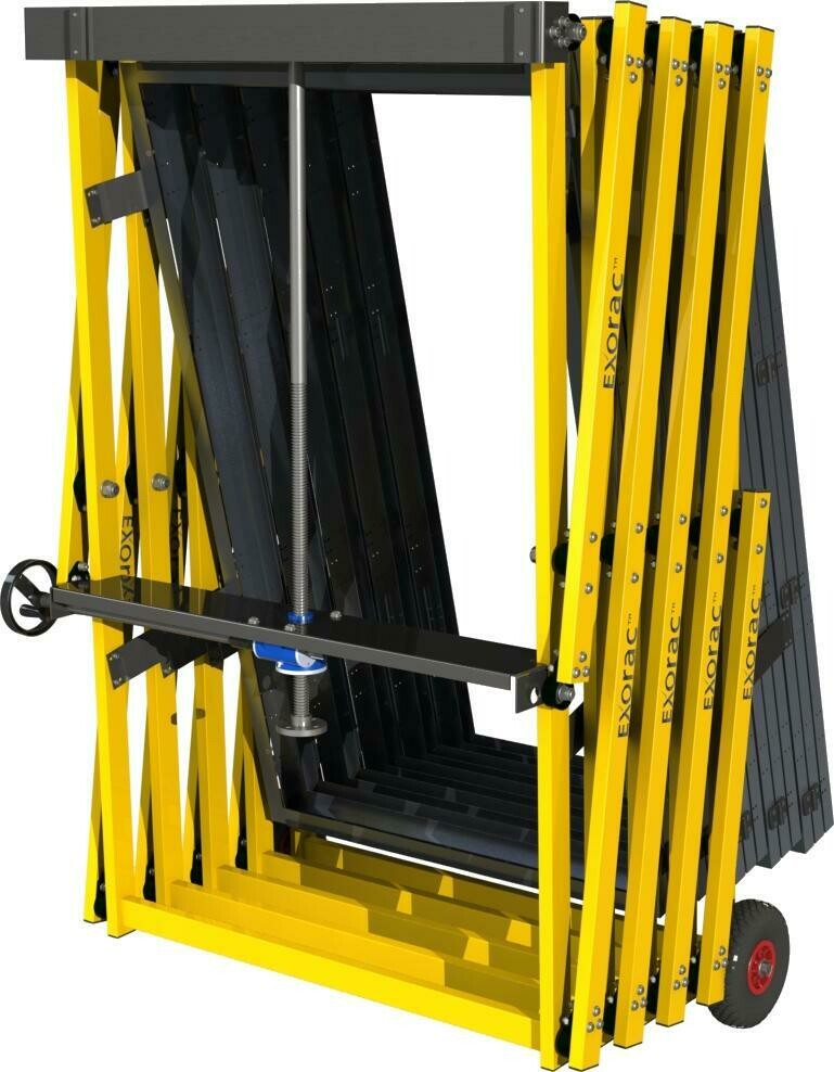 TRYPTIC 5 expandable/retractable solar array with a capacity of 15 solar panels