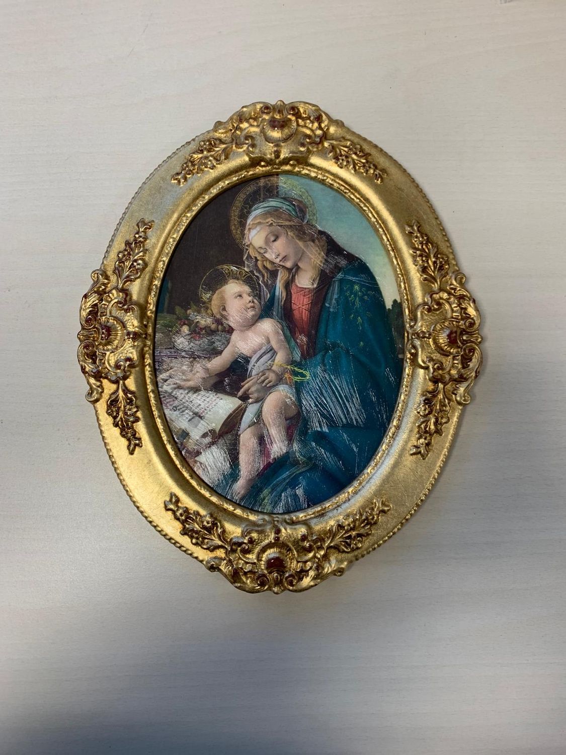 IMMAGINE SACRA CON CORNICE OVALE DORATA  - 100