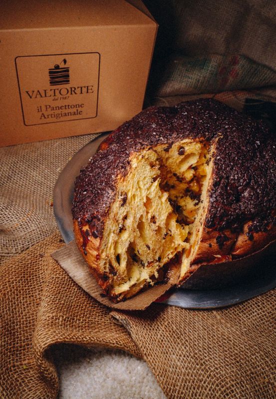 Panettone artigianale cioccolato e pera Panettone artigianale cioccolato e pera