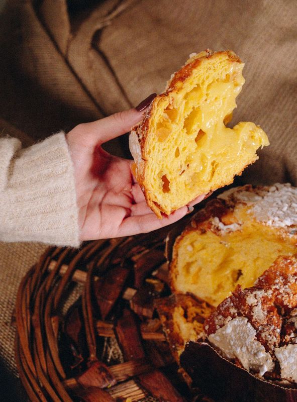 Panettone artigianale mele e crema al genepy Panettone artigianale mele e crema al genepy