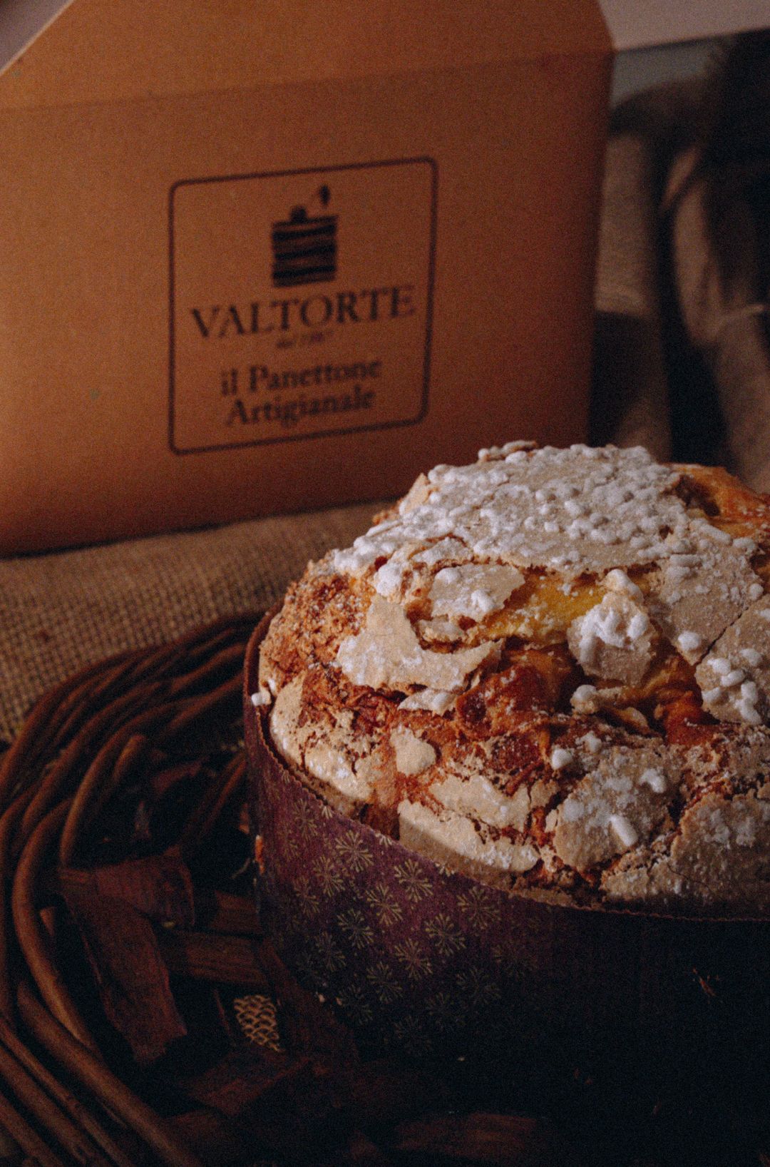 Panettone artigianale mele e crema al genepy