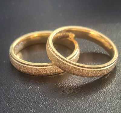 Gold Wedding Ring Bands Round Gold Rings for Men and Women 1 band