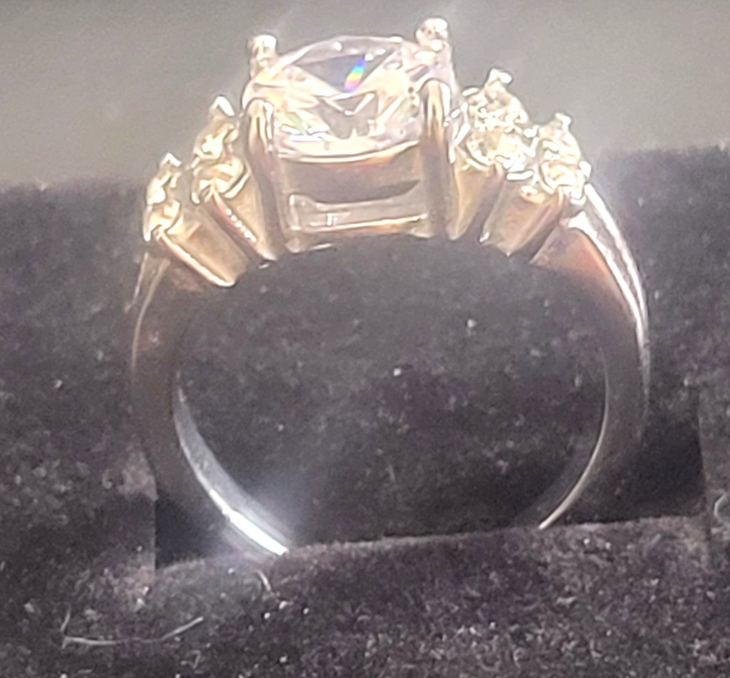 White Gold Curving Split Shank Diamond Engagement Wedding Ring D