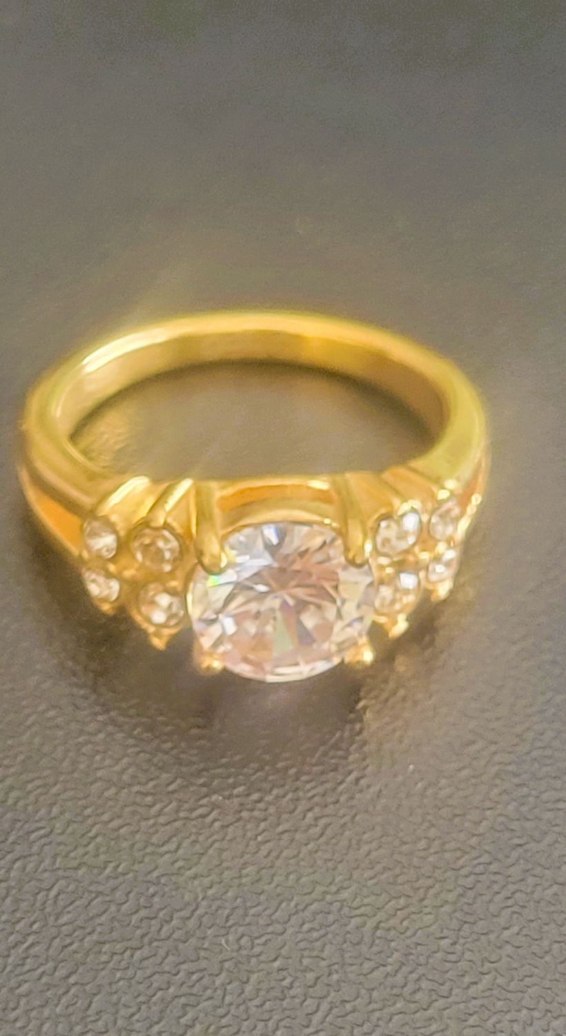 Yellow Gold Curving Split Shank Diamond Engagement Ring D