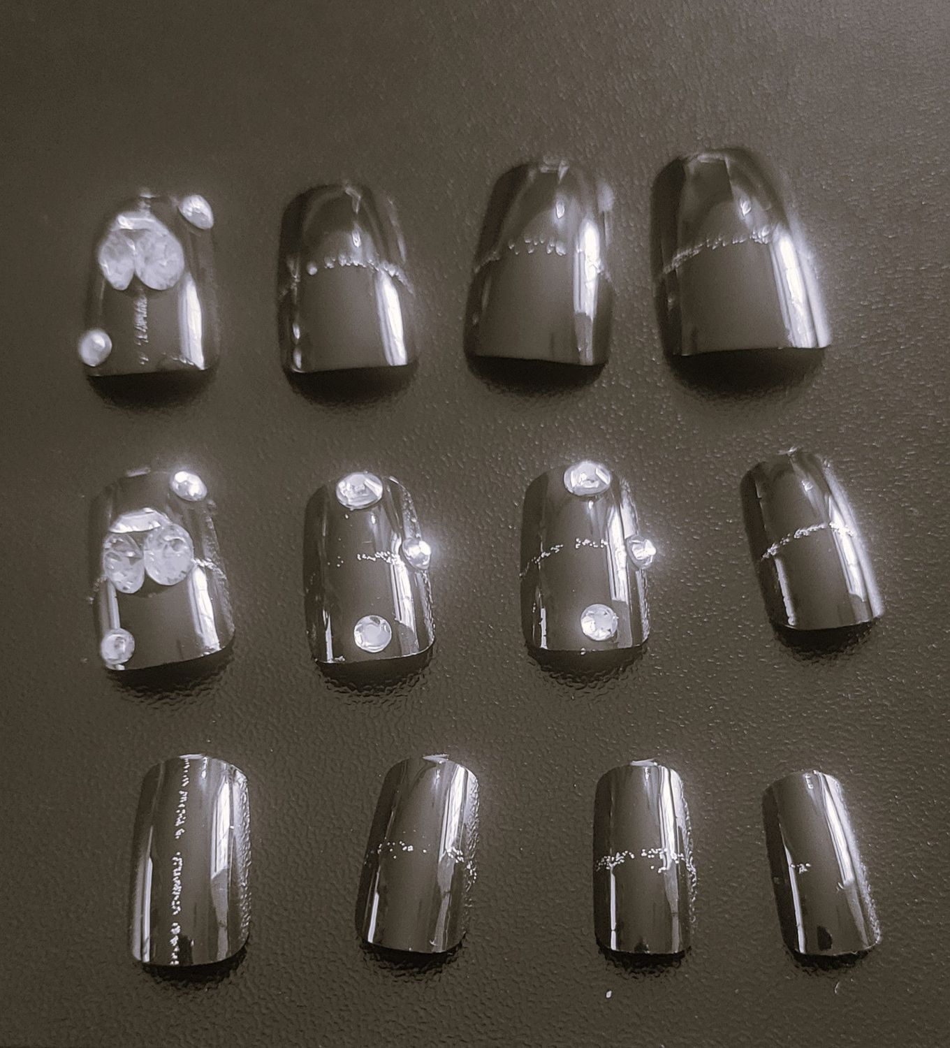 Press On Nails - 12 Pre-glued Medium Fake Nails Glue on Ballerina False Nails Kit for Women (Black)