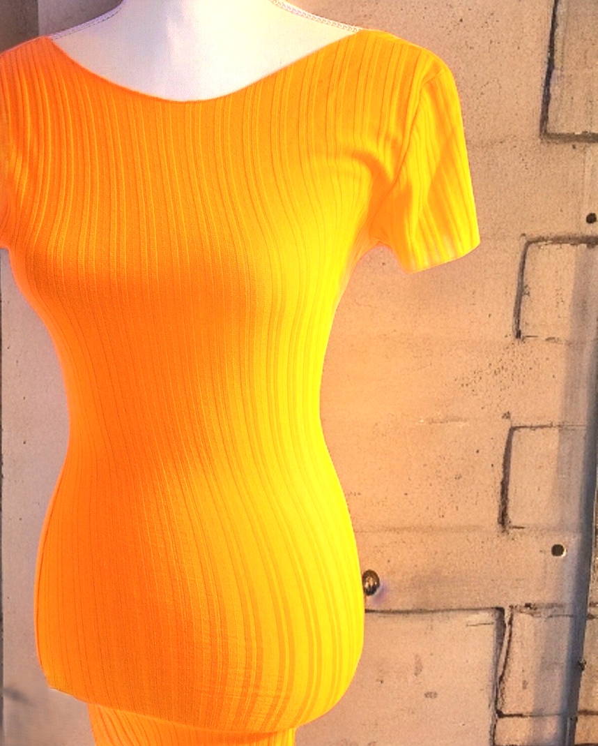 Pretty Little Thing Orange Frill Edge Scoop Back Short Sleeve Bodycon Top Dress