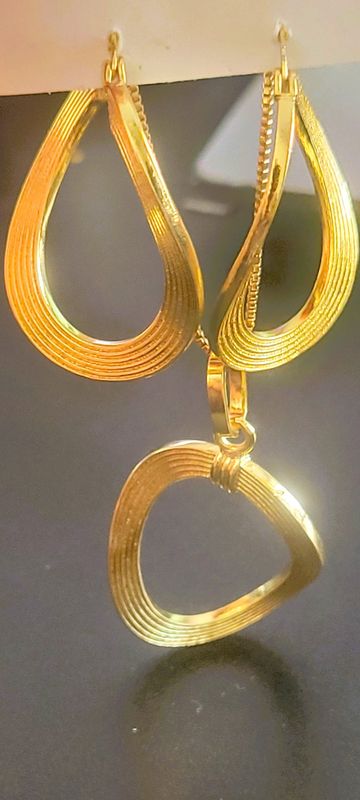 14k Yellow Gold Twisted Round Hoop Earrings and pendant