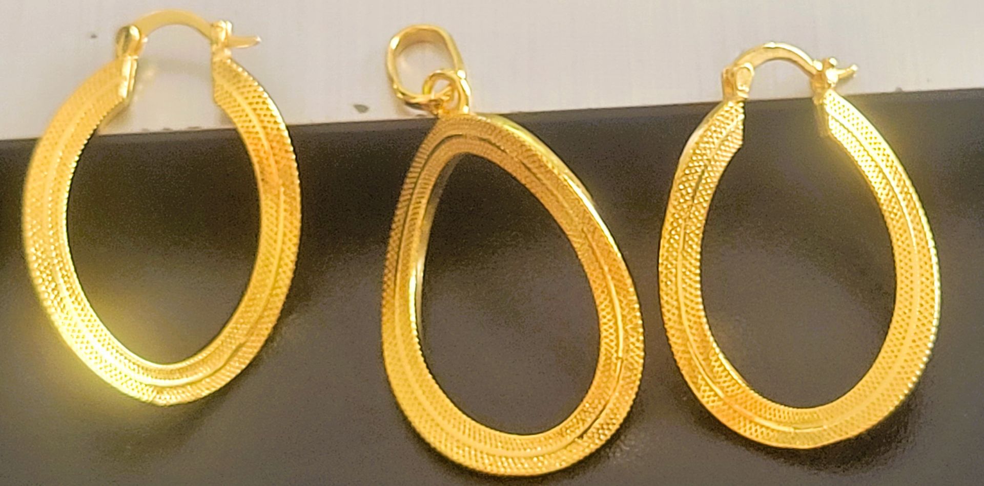 14k Yellow Gold Twisted Round Hoop Earrings and pendant Gold