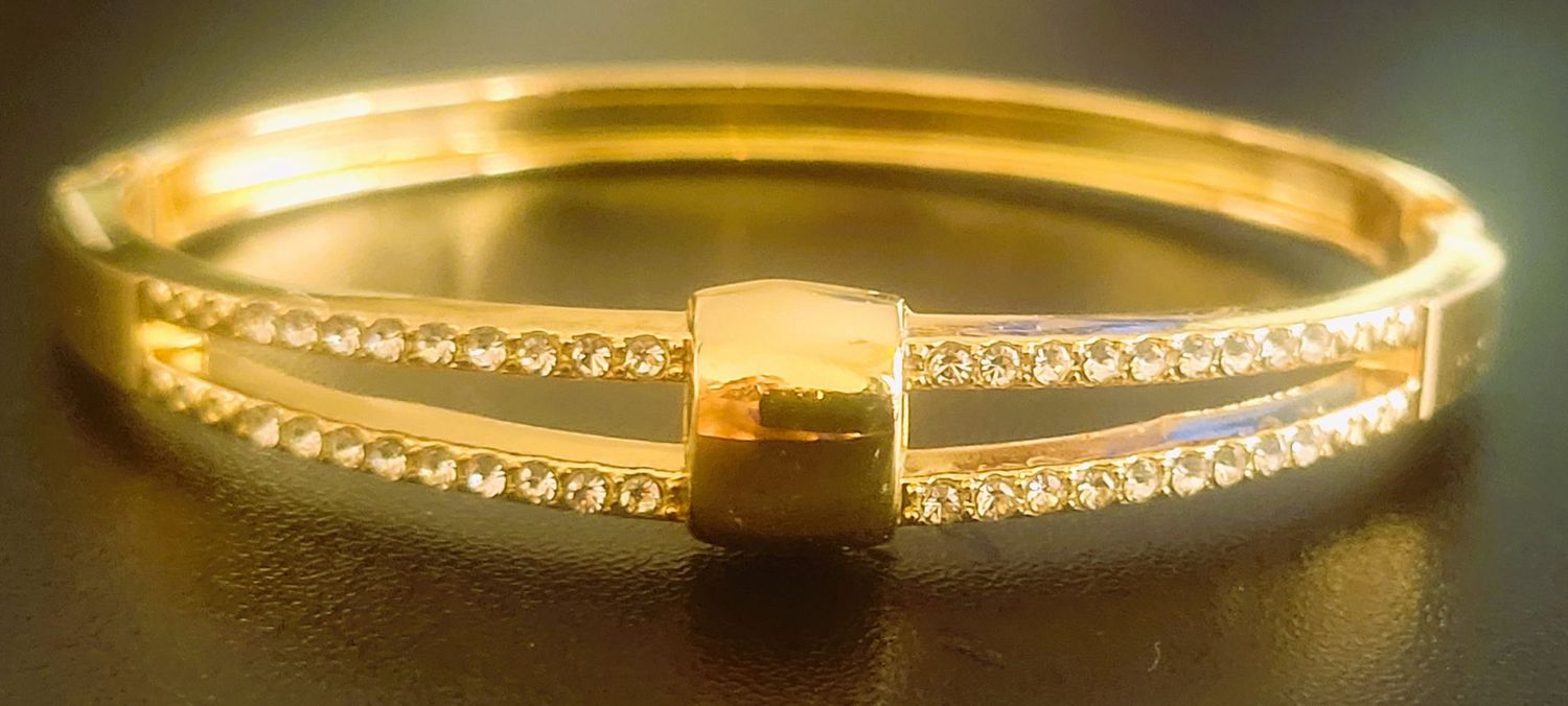 Gold Love Friendship Bracelet Bangle with Cubic Zirconia Stones Crystal Simple Bracelet 18K Gold Plated for Women Teen Girls Personality Minimalist Cuff Bracelet Bangle Bracelet Bangle Best Gifts