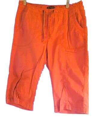 Lee Relaxed Fit Mid Rise Woman Shorts, Women's Knee length Plus-Size Capri with 4 Pockets Size 12 Medium