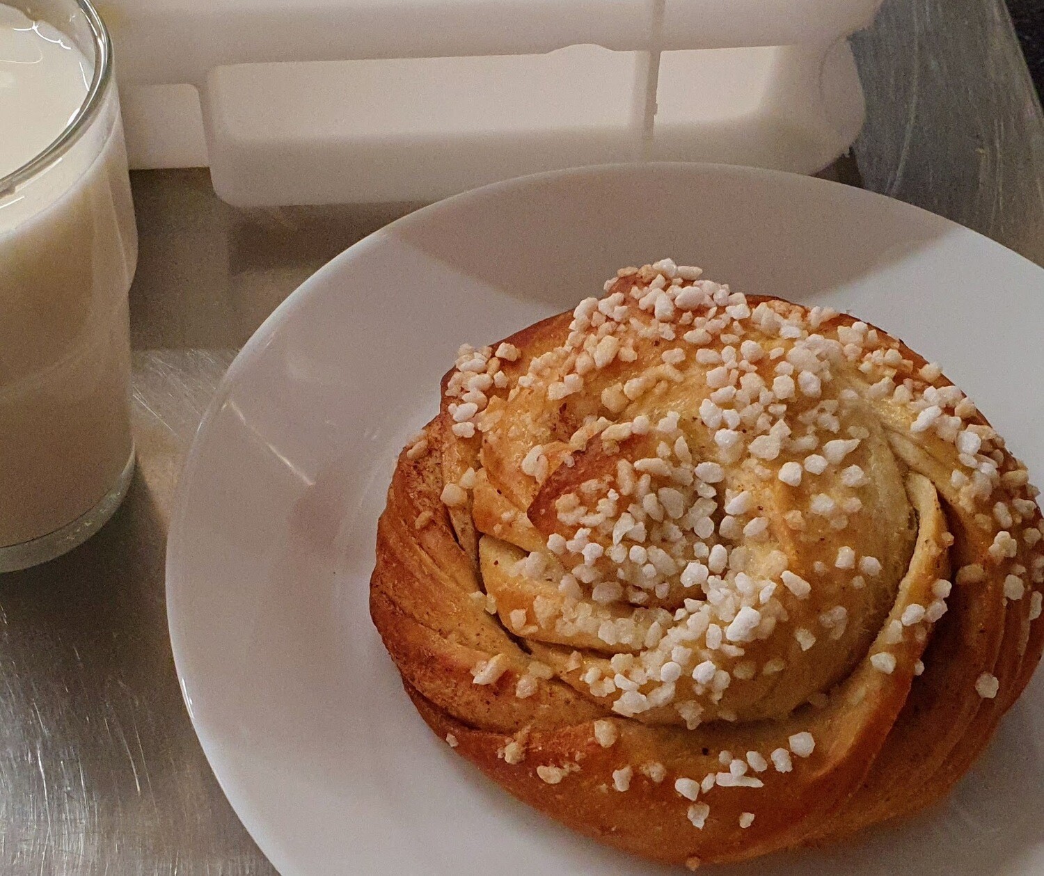 Kanelisolmupulla (laktoositon), paistettu, 4 kpl Kanelisolmupulla (laktoositon), paistettu, 4 kpl