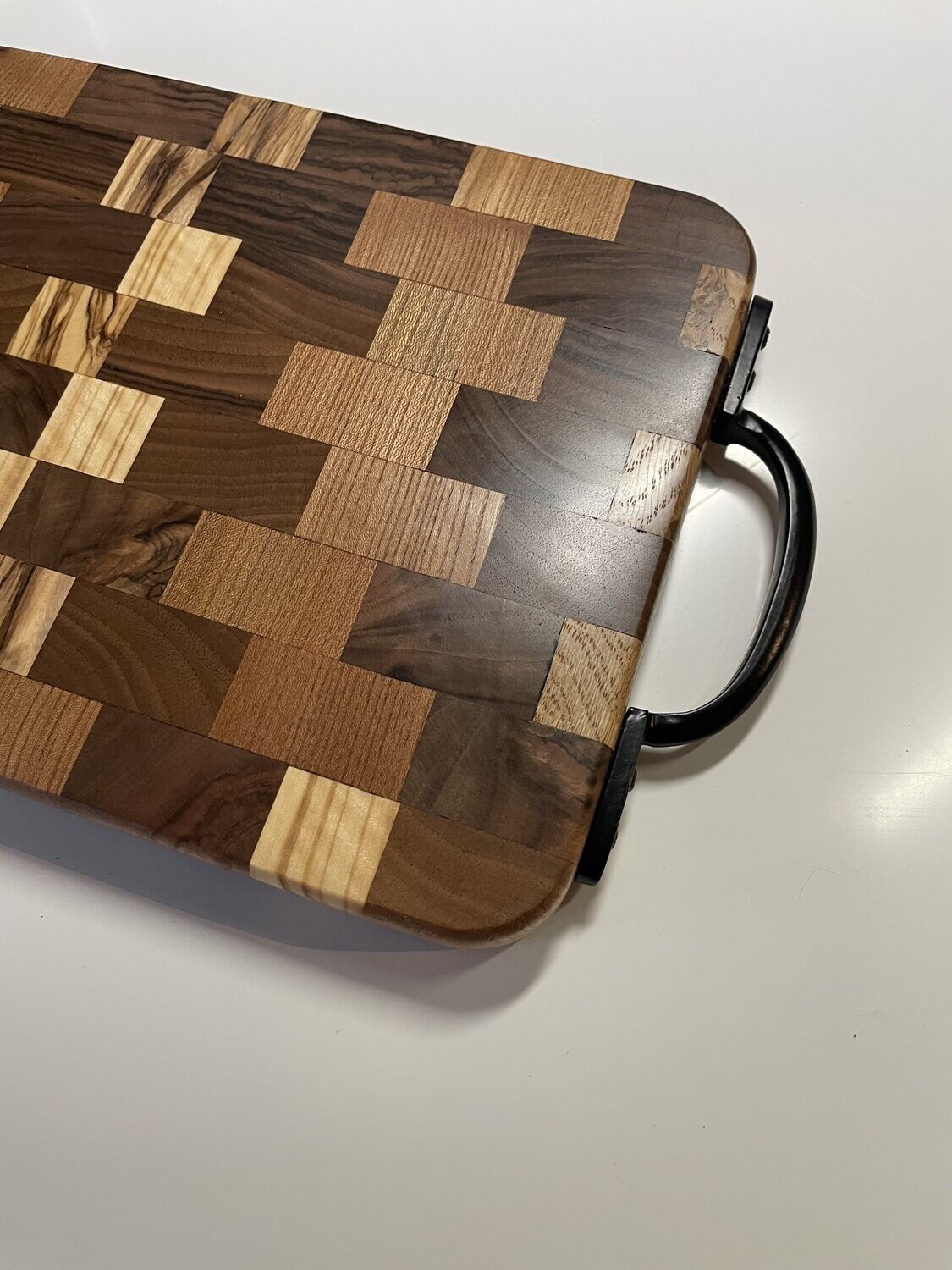 4 wood cheese board with round edges and handle