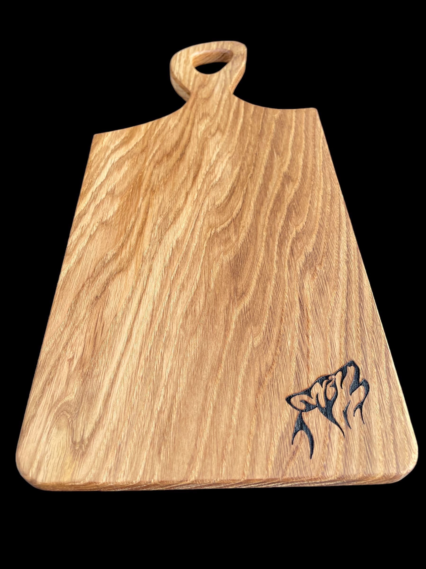 Oak chopping board with wolf print