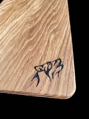 Oak chopping board with wolf print