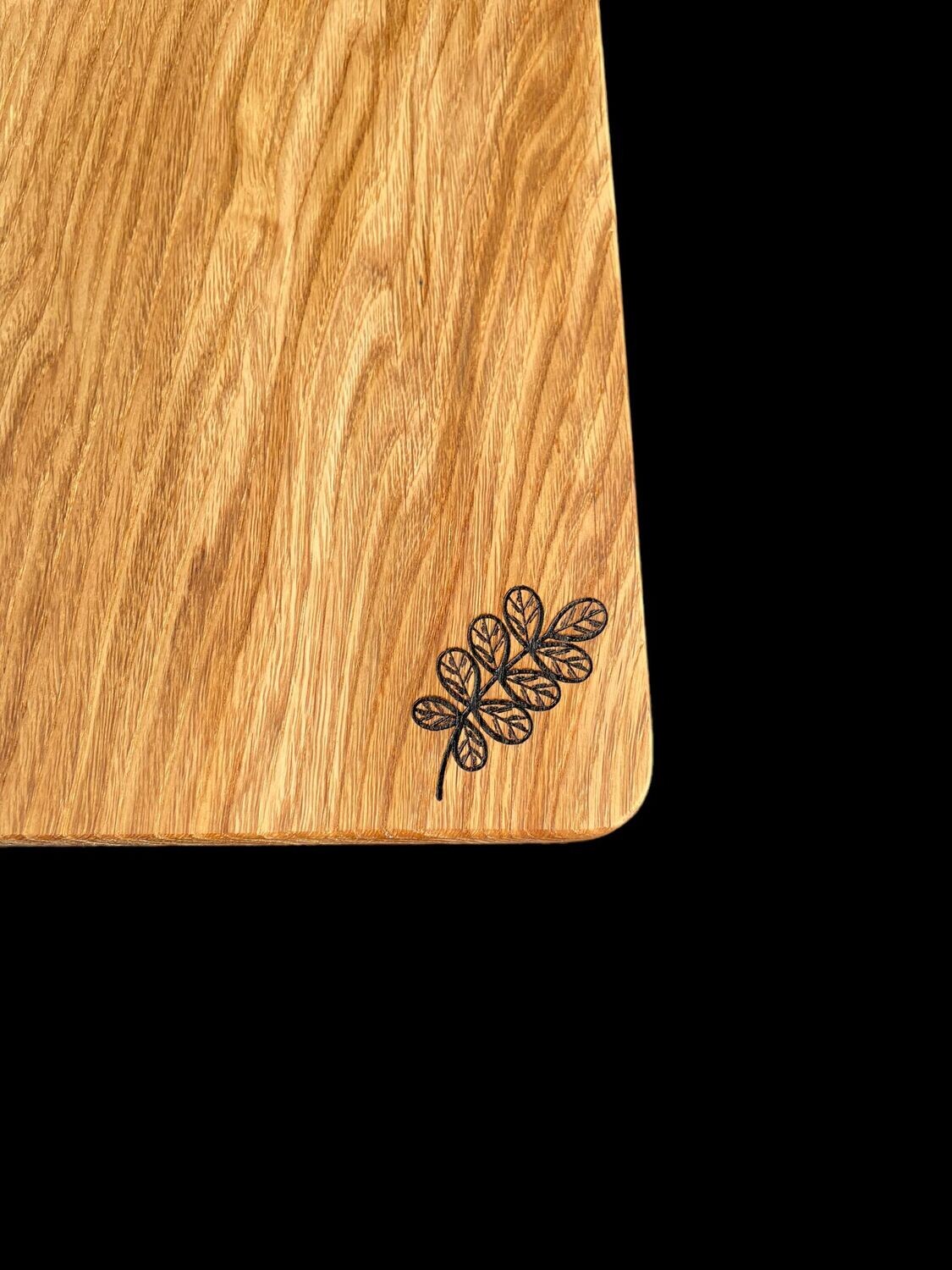 Oak chopping board with the branch print