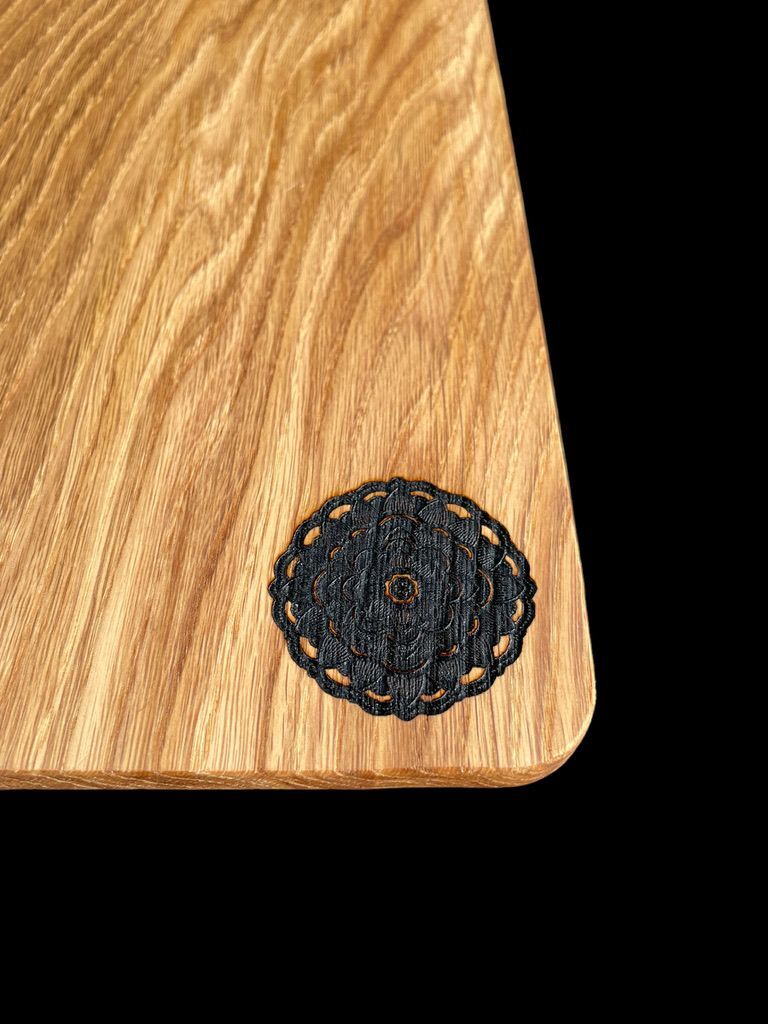 Oak chopping  board with the pattern print