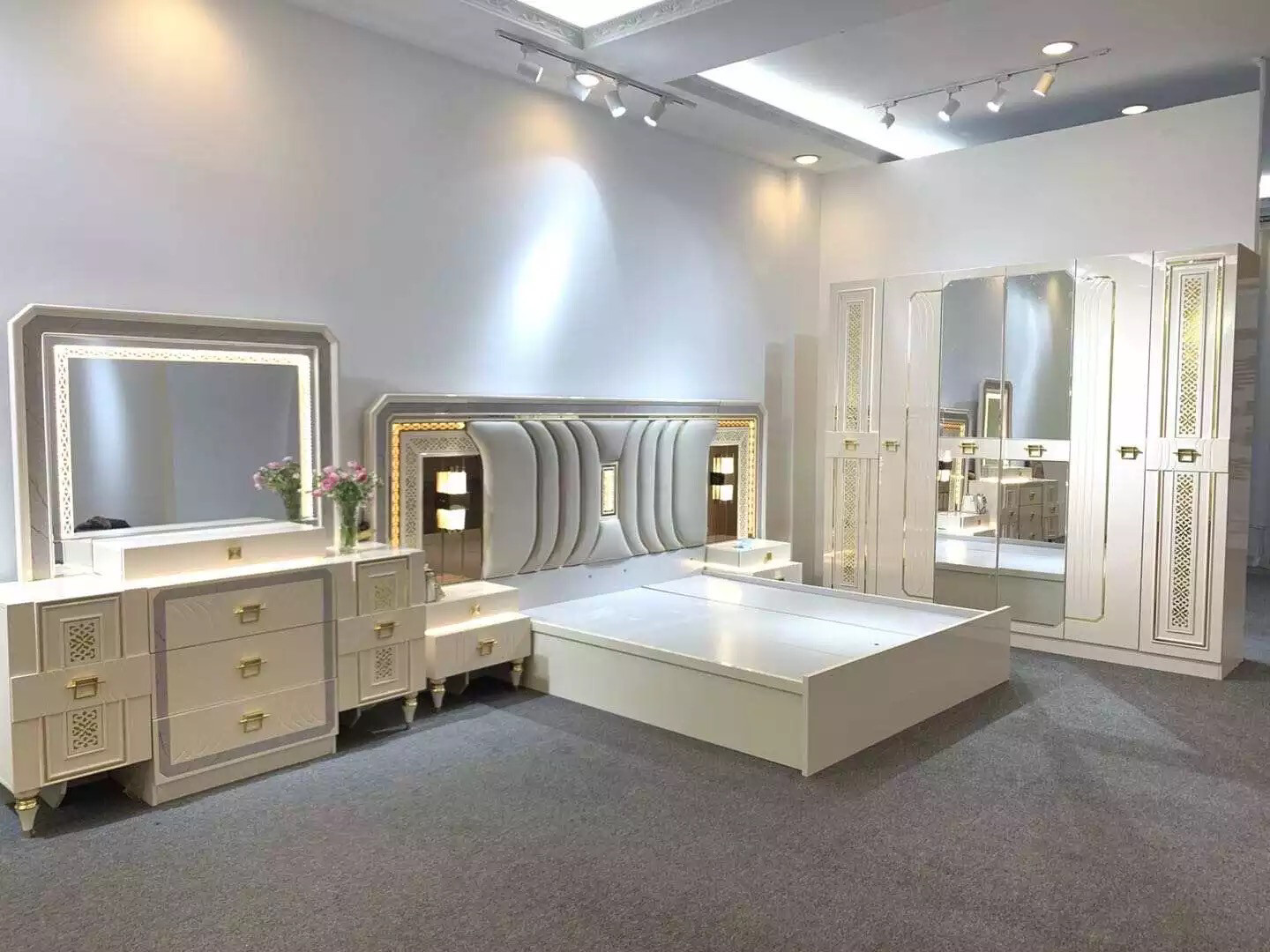 CabinsGate Royal Quality Bedroom Sets