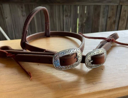 Beautiful Quality Headstall, Single Ear - Double Buckle Harness Leather. Jeremiah Watt buckles Rounded or Square.