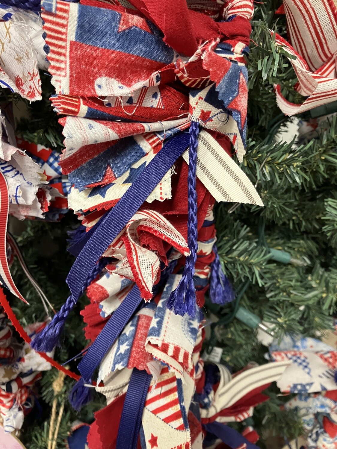Americana Garland A-23in/32in