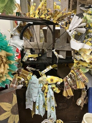 Wagon Wheel Wreath-Sunflowers-14in