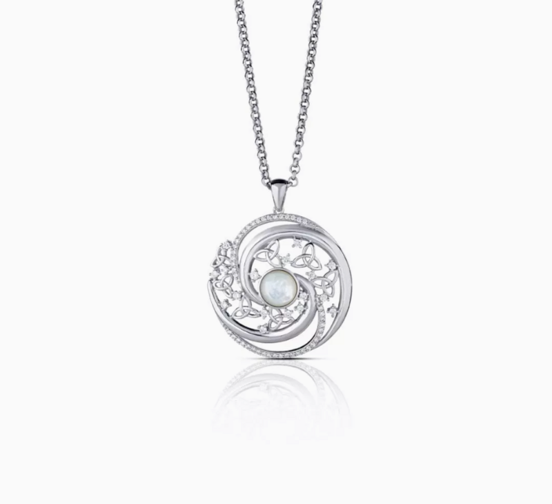 Stunning sterling silver women's Celtic pendant 