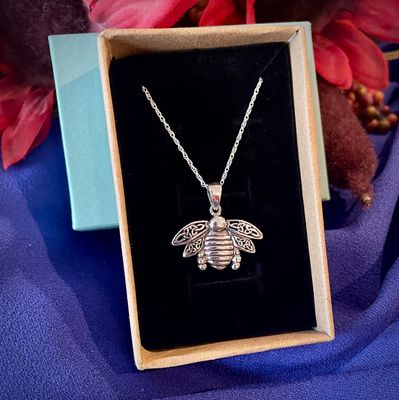 Sterling silver Outlander-inspired bee pendant, Celtic heritage jewelry for fans, shown in jewelry box. 
