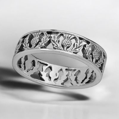 Elegant Scottish thistle ring in sterling silver, handcrafted jewelry inspired by Scotland’s national emblem.