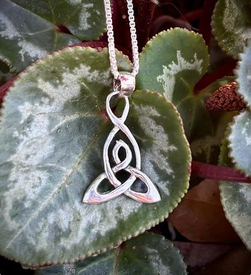 Sterling Silver Celtic Motherhood Trinity Knot Pendant Necklace on Leaf