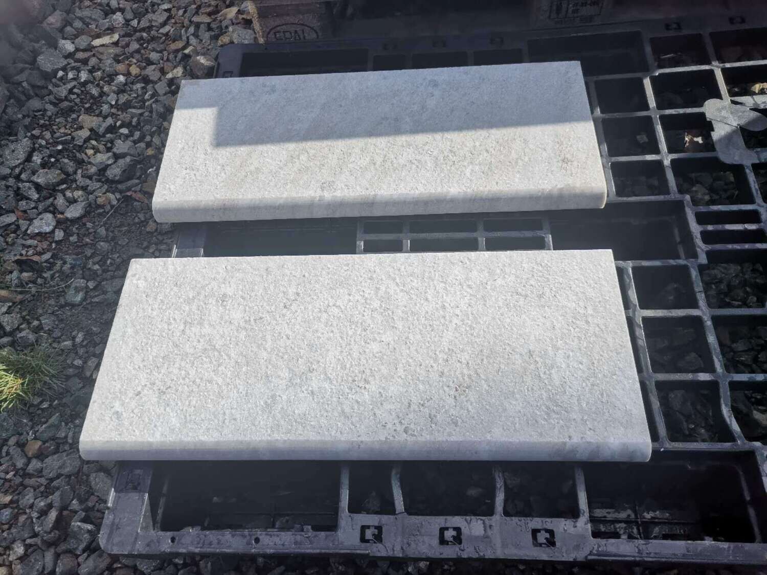 Quartzite Bull Nose Pool Coping - 600x250x40