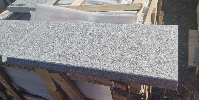 Light Grey Granite Bull Nose Pool Coping - 600x300x40