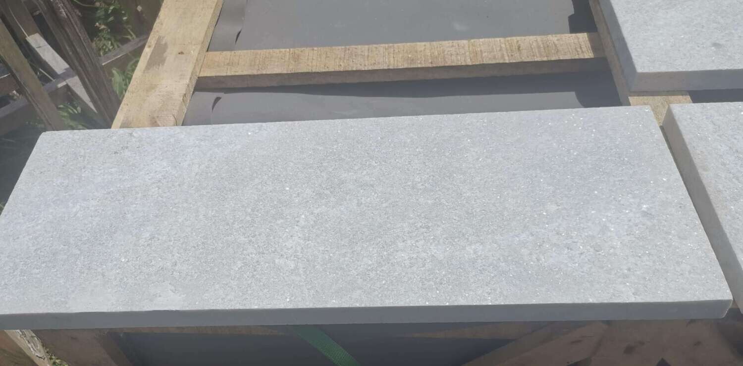Prime Quality Quartzite Mowing Strip - 600x215x20