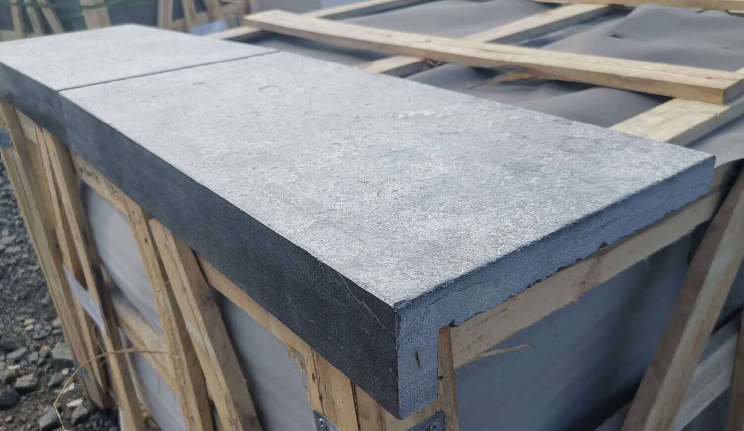 Limestone Vintage Appearance Drop Face Pool Coping- 600x300x30/70