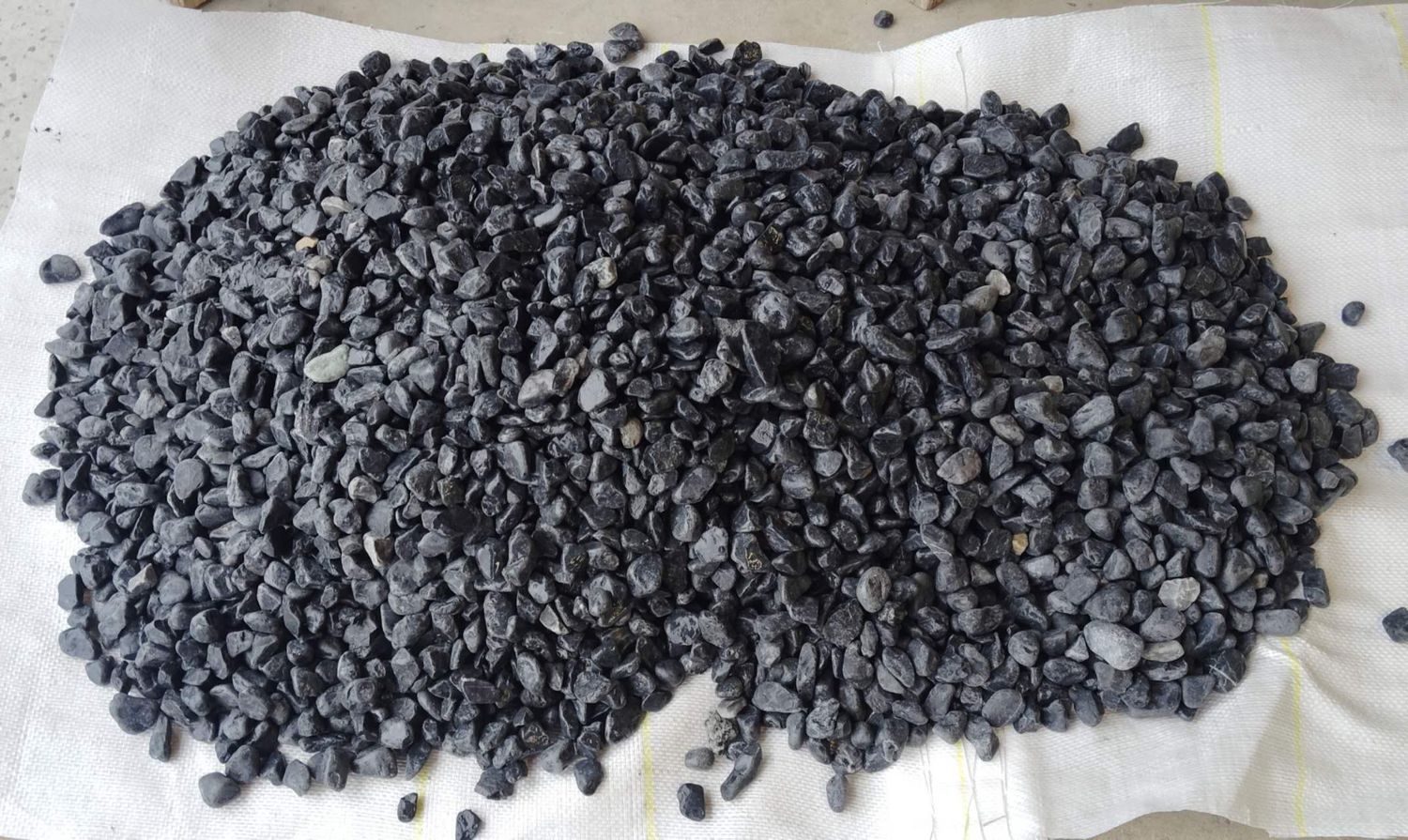 Prime Quality Black Gravel 9-12mm- 20 Kg Bag