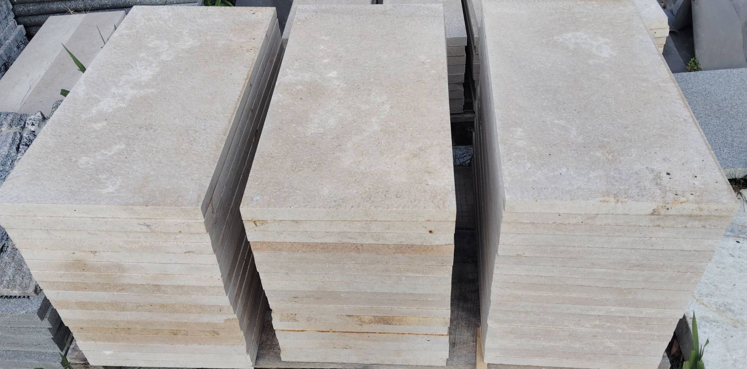 Prime Quality Light Yellow Limestone Mowing Strip -600x200x25