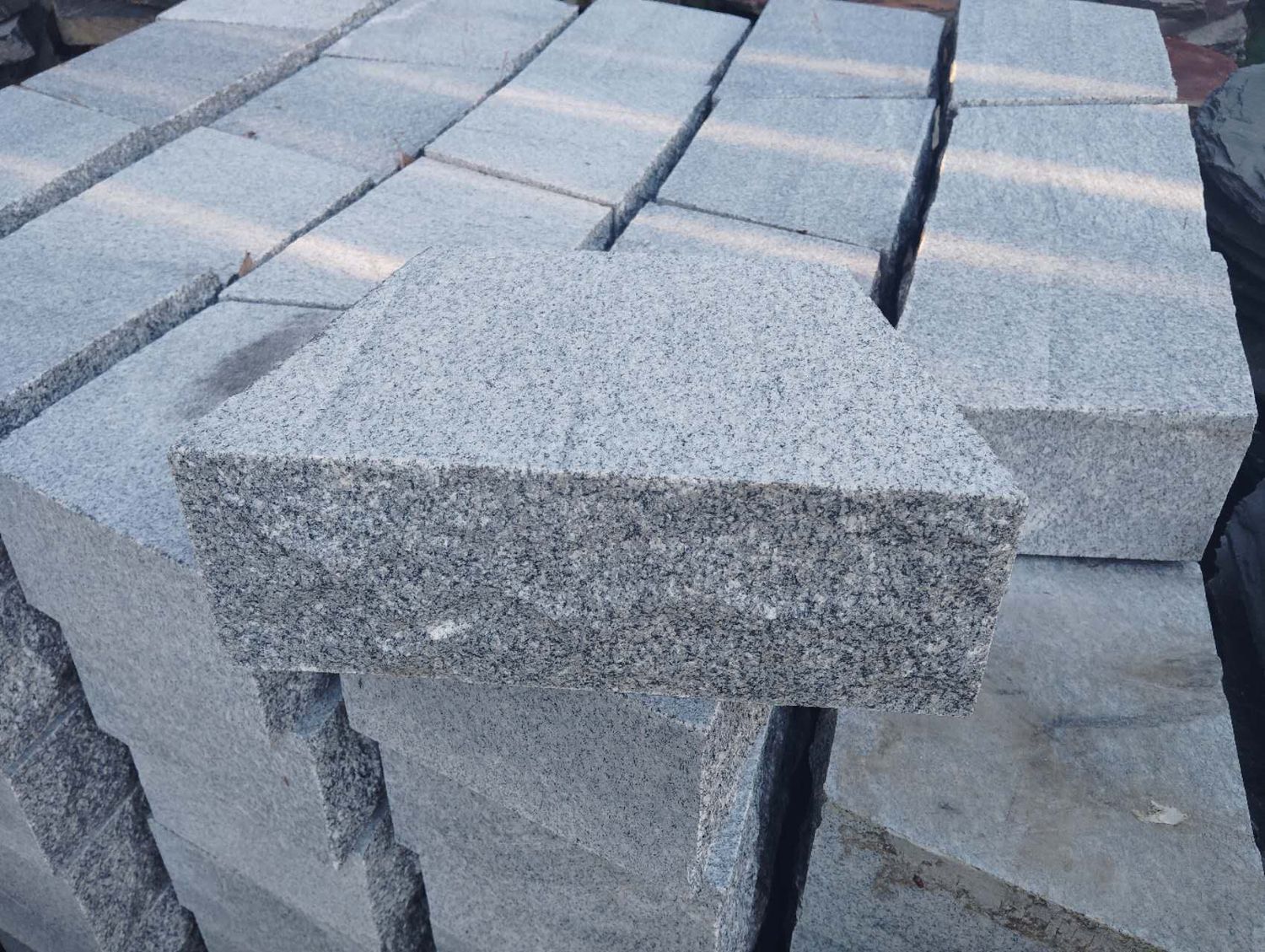 Natural Granite Trapezoidal Wall Stone - 290/210x200x100