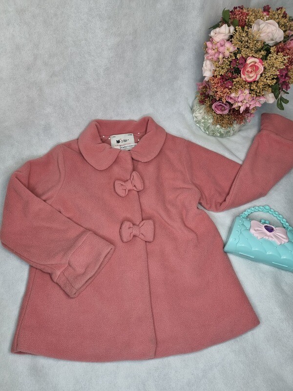 TAPADO PARA NIÑA DE POLAR, COLOR ROSA, CON DETALLES DE MOÑAS AL FRENTE, MARCA POIM, TALLE 3
